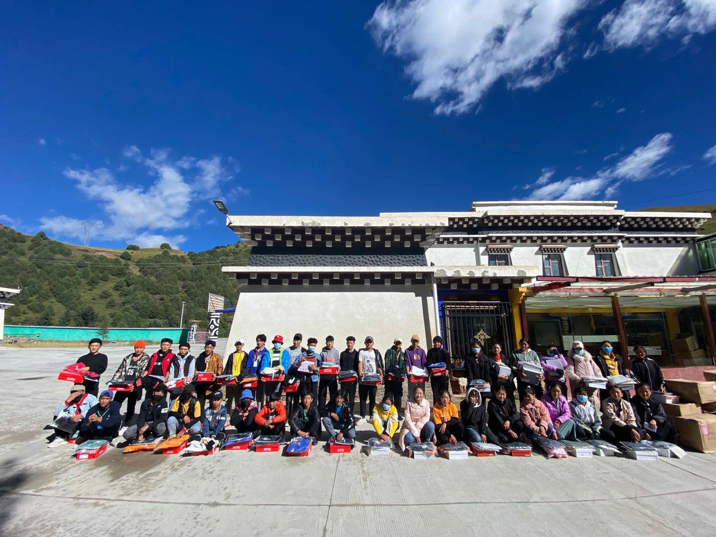 贵阳谢刚渔业资源开发有限公司公益回顾丨家国同欢月同圆 温暖满载甘孜州(图8)