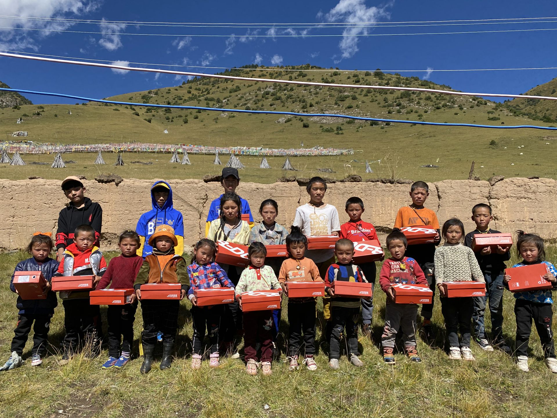 贵阳谢刚渔业资源开发有限公司公益回顾丨家国同欢月同圆 温暖满载甘孜州(图13)